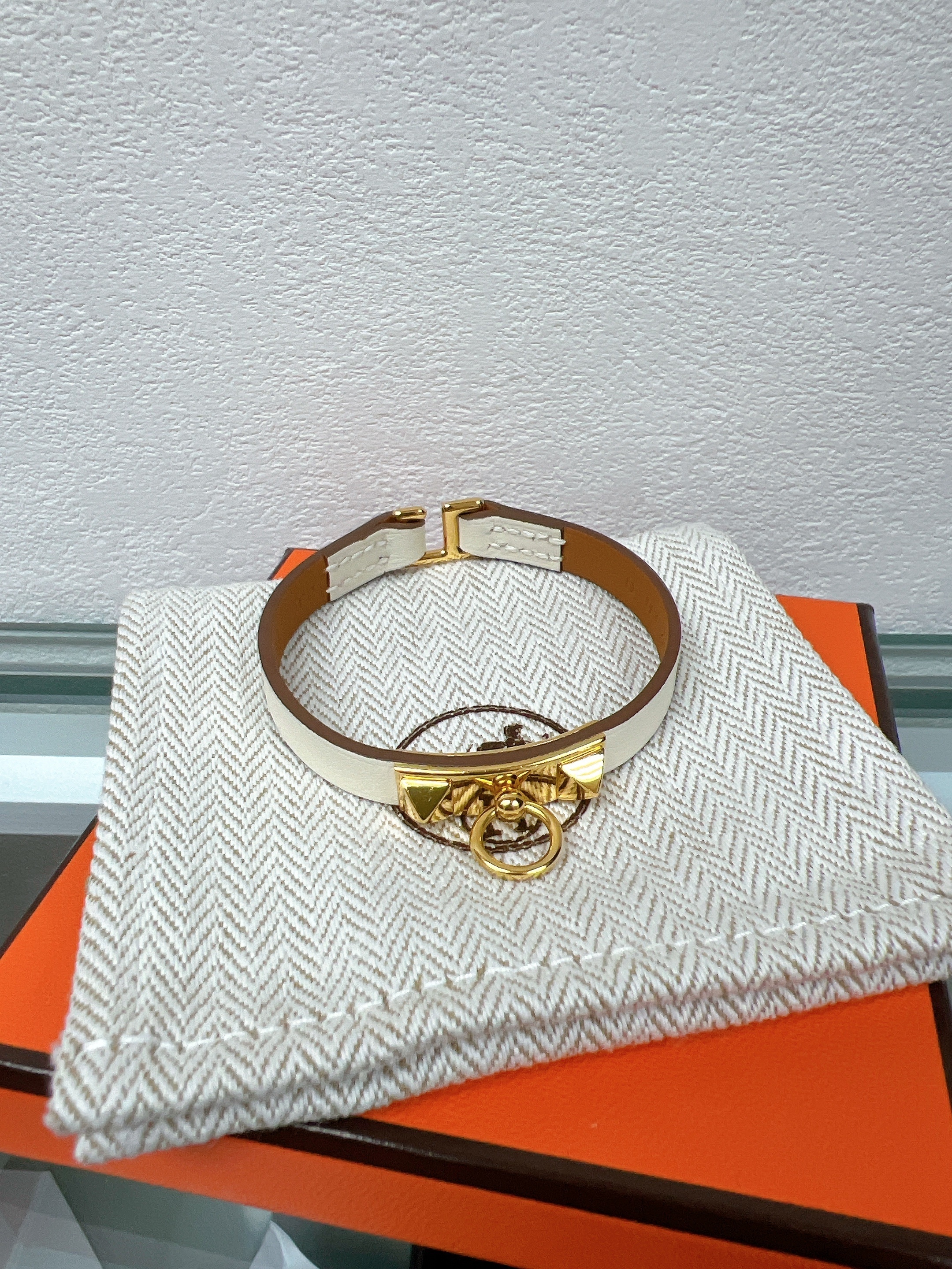 (size T2) Hermes mini rivale bracelet (Nata/ GHW)