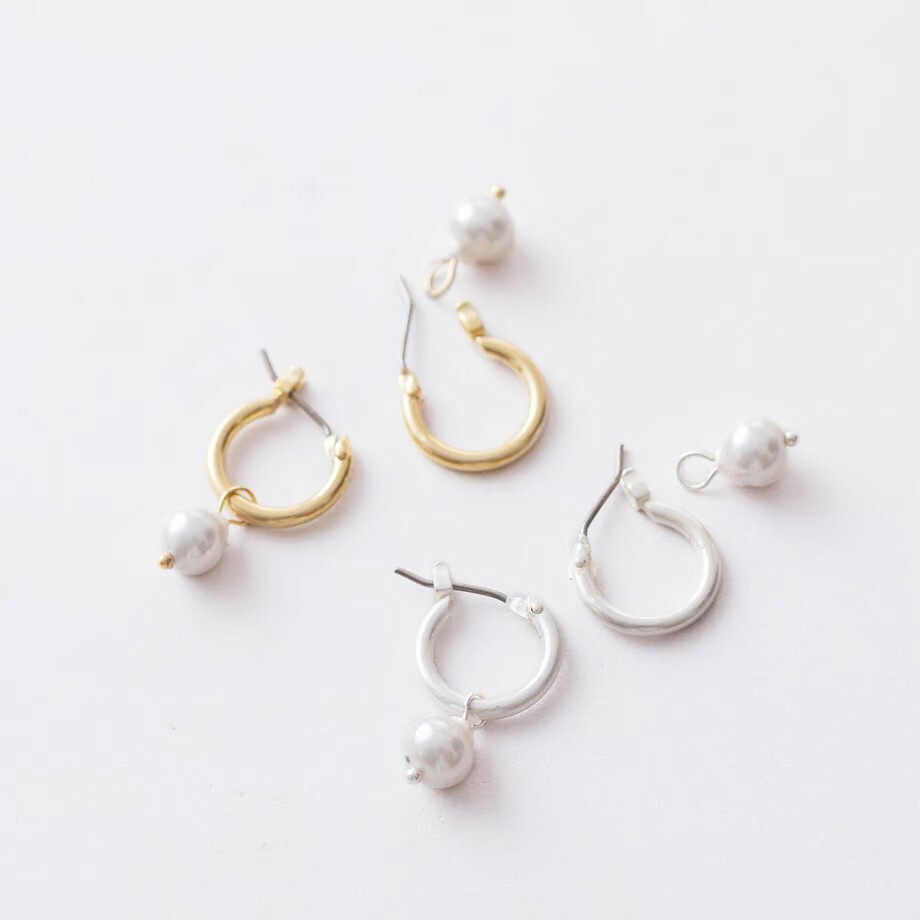 Pisceans-水滴珍珠環針式耳環 / 銀色