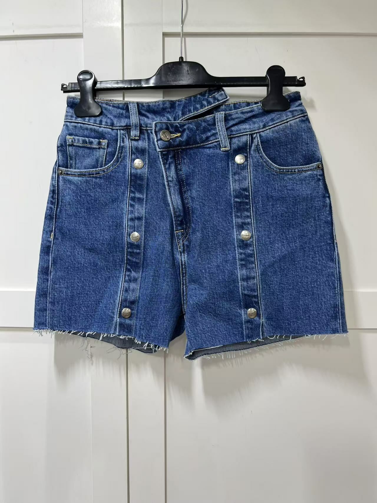 LIUREGALI 爛腳設計牛仔短褲 -M