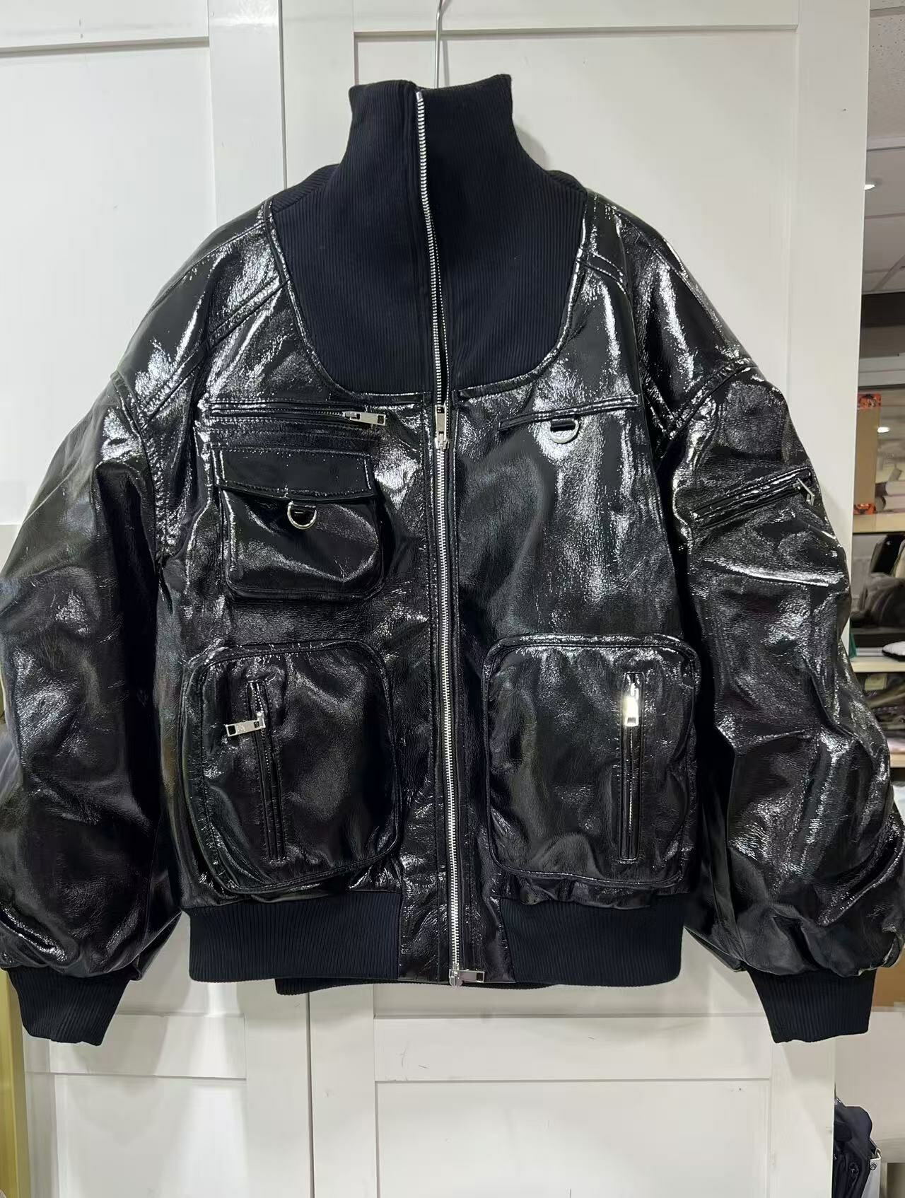 LIUREGALI 黑色亮面厚款拉鏈立領外套 -M