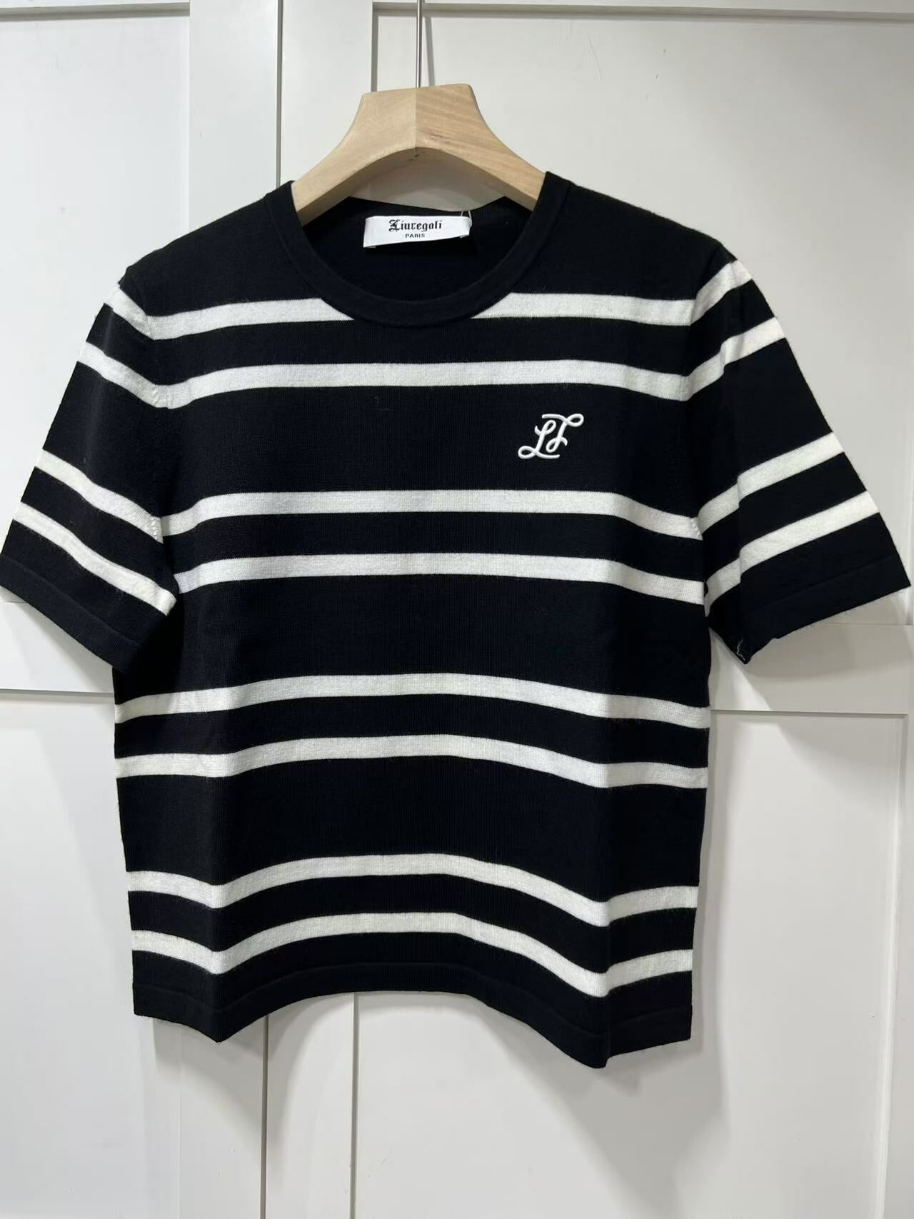 LIUREGALI 黑白間顯瘦TEE -M