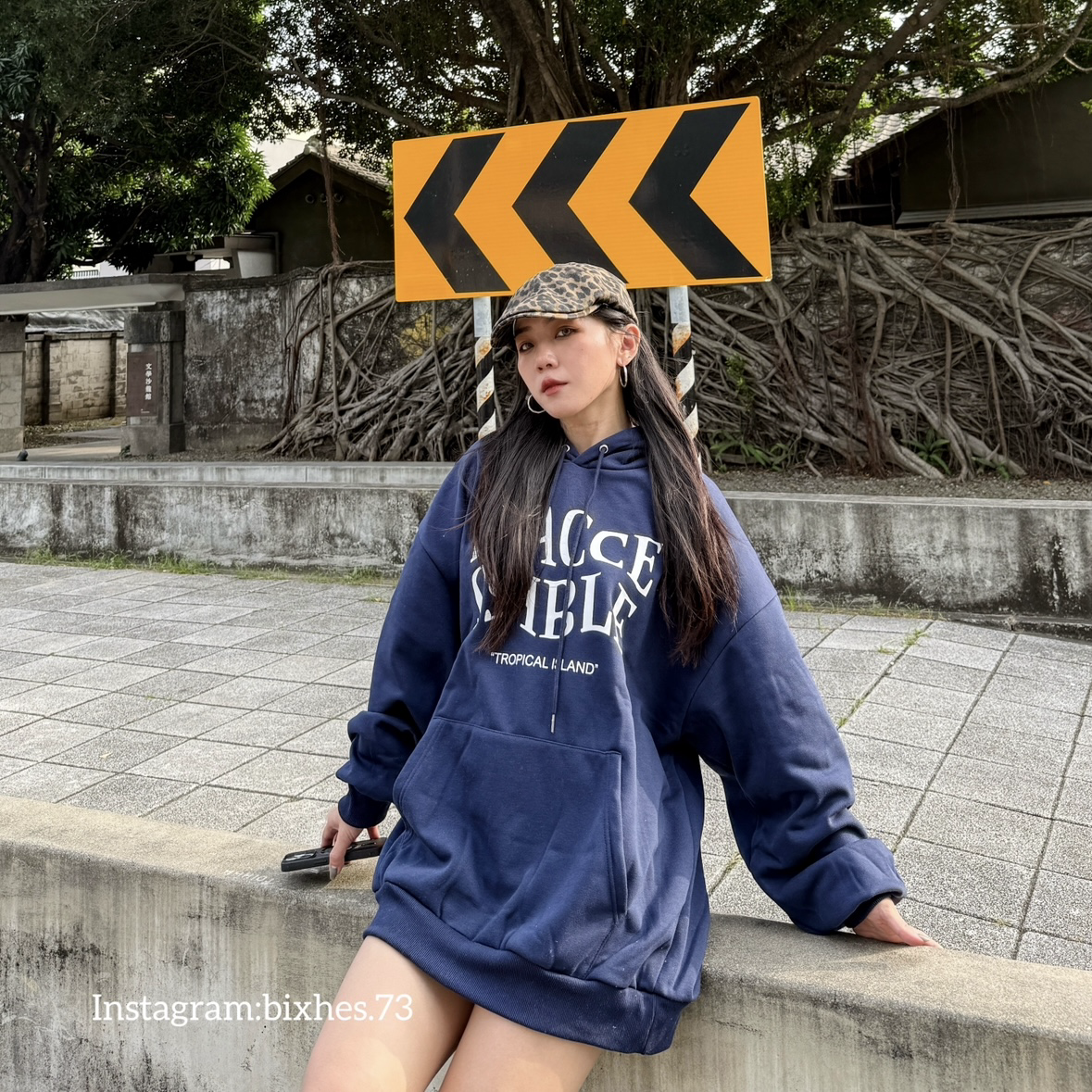 INACC扭曲字刷毛帽T(B00059)