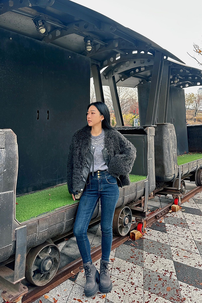 FW24_0221（外套＋上衣+牛仔褲）