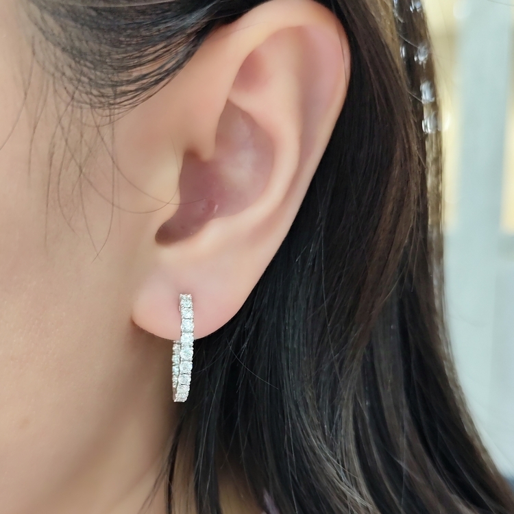 18KW Diamond Loop Earrings