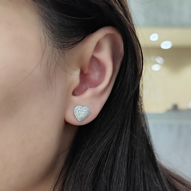 18K白金心形圍石鑽石耳環