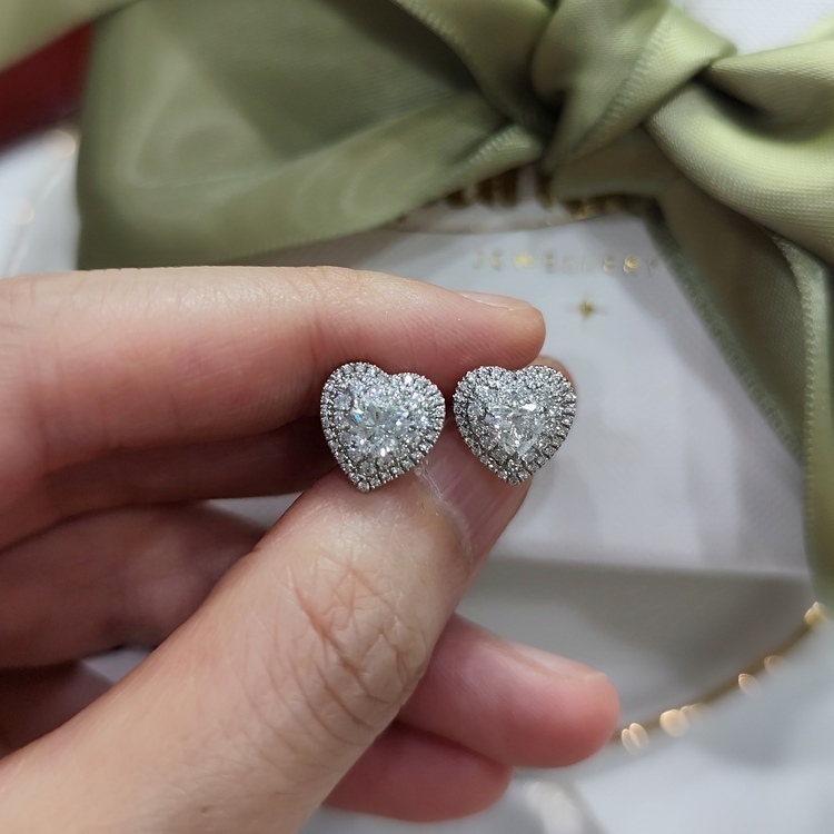 18K白金心形圍石鑽石耳環