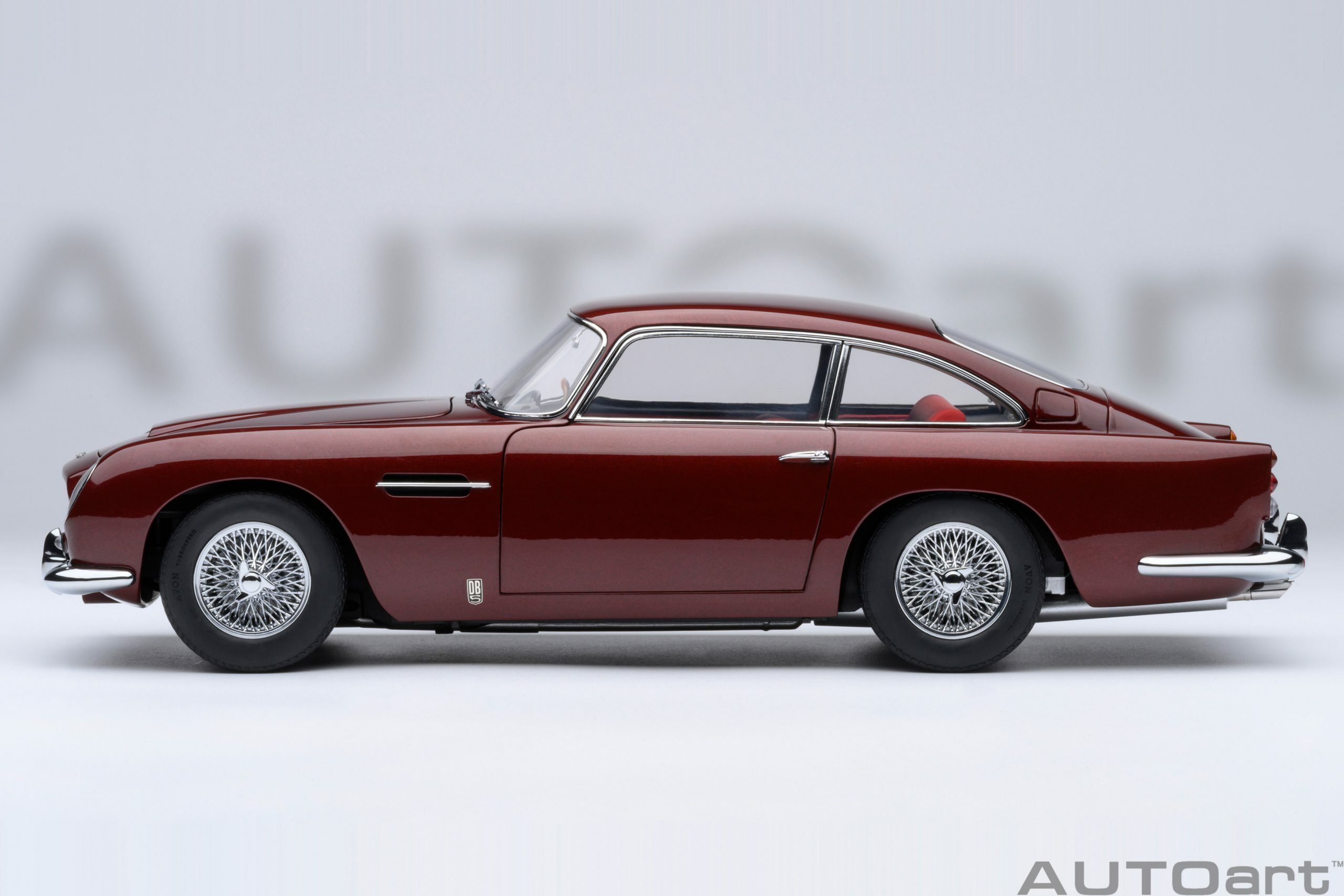 1/18 AUTOART  Aston Martin DB5 (Dubonnet Rosso) (70289)