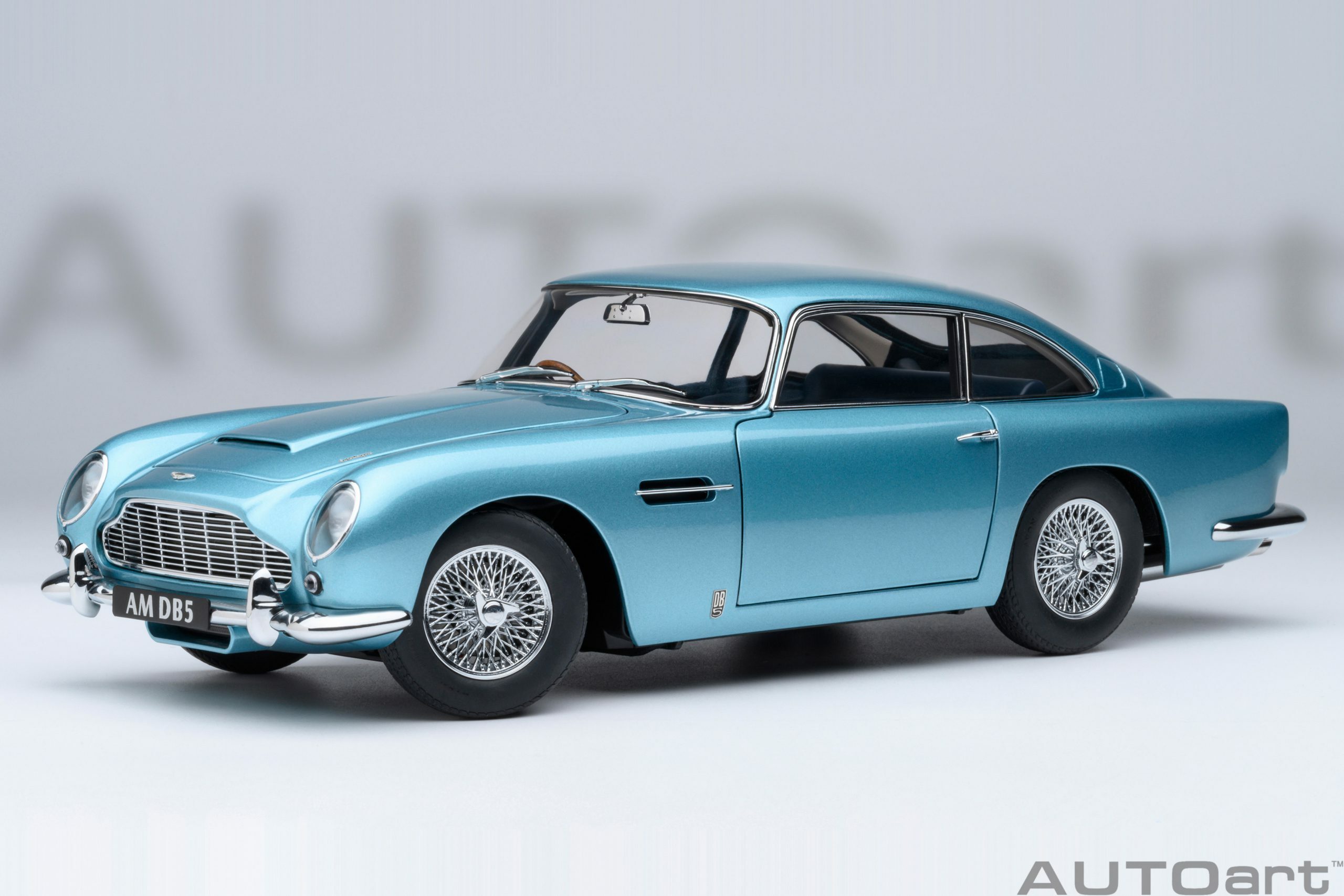 1/18 AUTOART Aston Martin DB5 (Caribbean Pearl) (70288)
