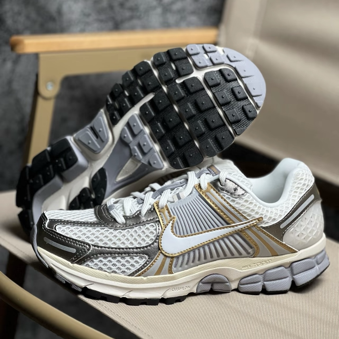 Nike Zoom Vomero 5 鉑金 金屬 灰橘 金牌配色 復古 運動鞋 休閒鞋
