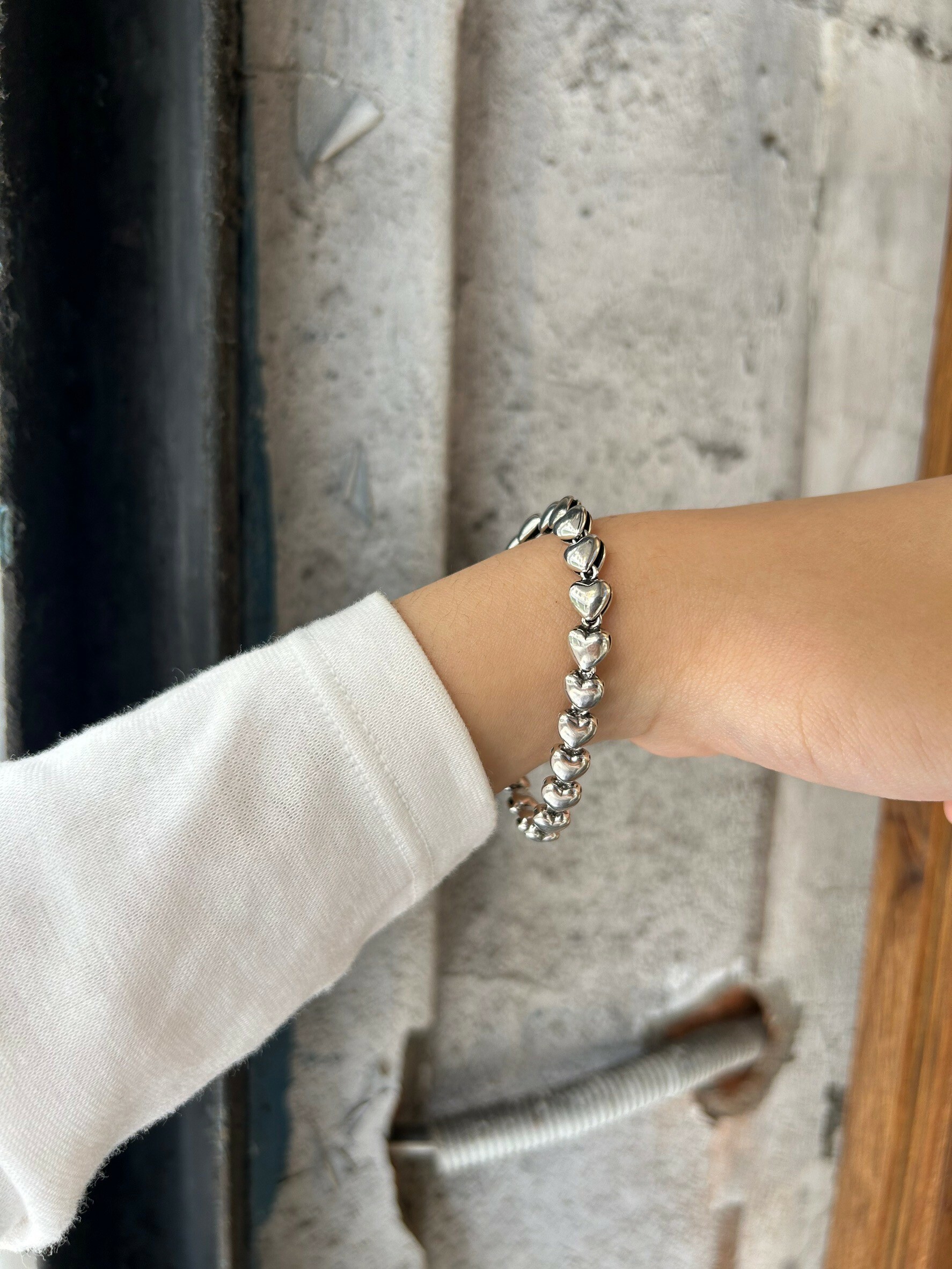 [LAUGHTER] Heart chain bracelet