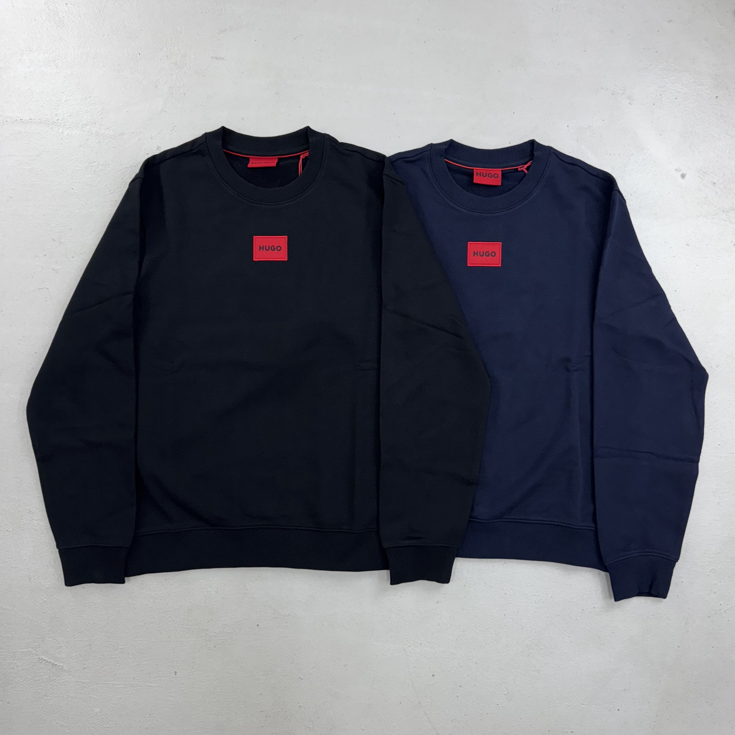 HUGO 紅格刺繡大學T 黑/藍【50447964】