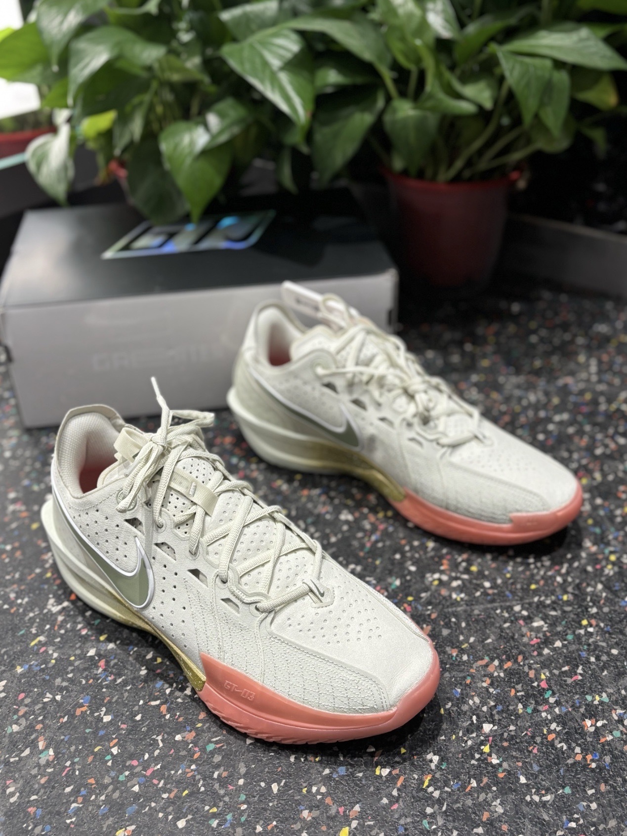 男鞋 NIKE ZOOM GT CUT 3 'Our Holiday' 米金 粉橘 聖誕節 實戰鞋 緩震 籃球鞋【DV2918-005】GTCut3 GTCUT