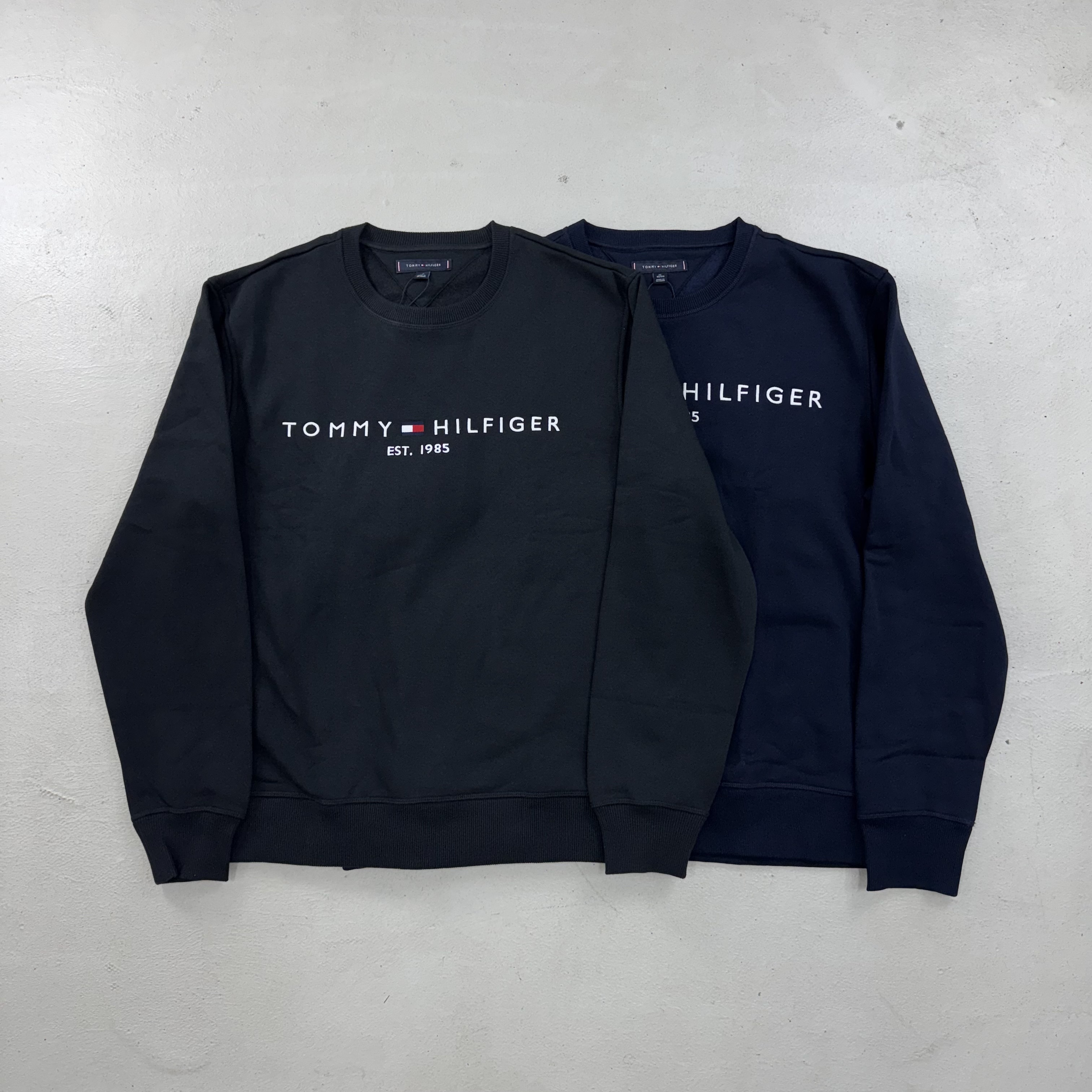 Tommy Hilfiger 字樣大學T 黑/白/藍