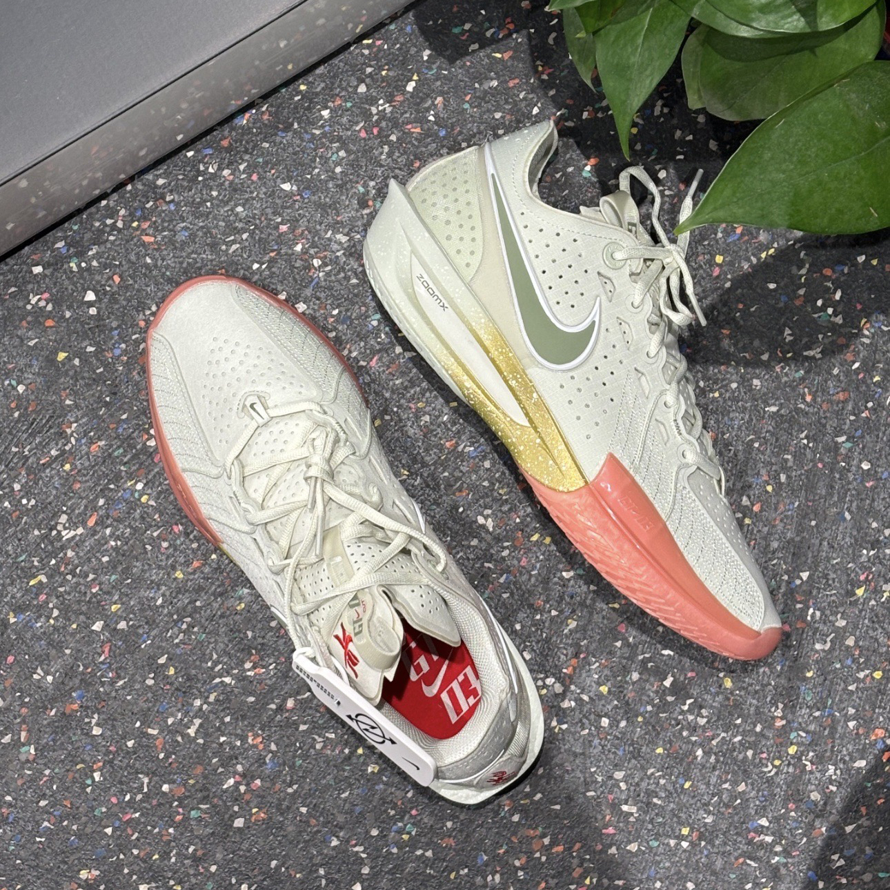 男鞋 NIKE ZOOM GT CUT 3 'Our Holiday' 米金 粉橘 聖誕節 實戰鞋 緩震 籃球鞋【DV2918-005】GTCut3 GTCUT