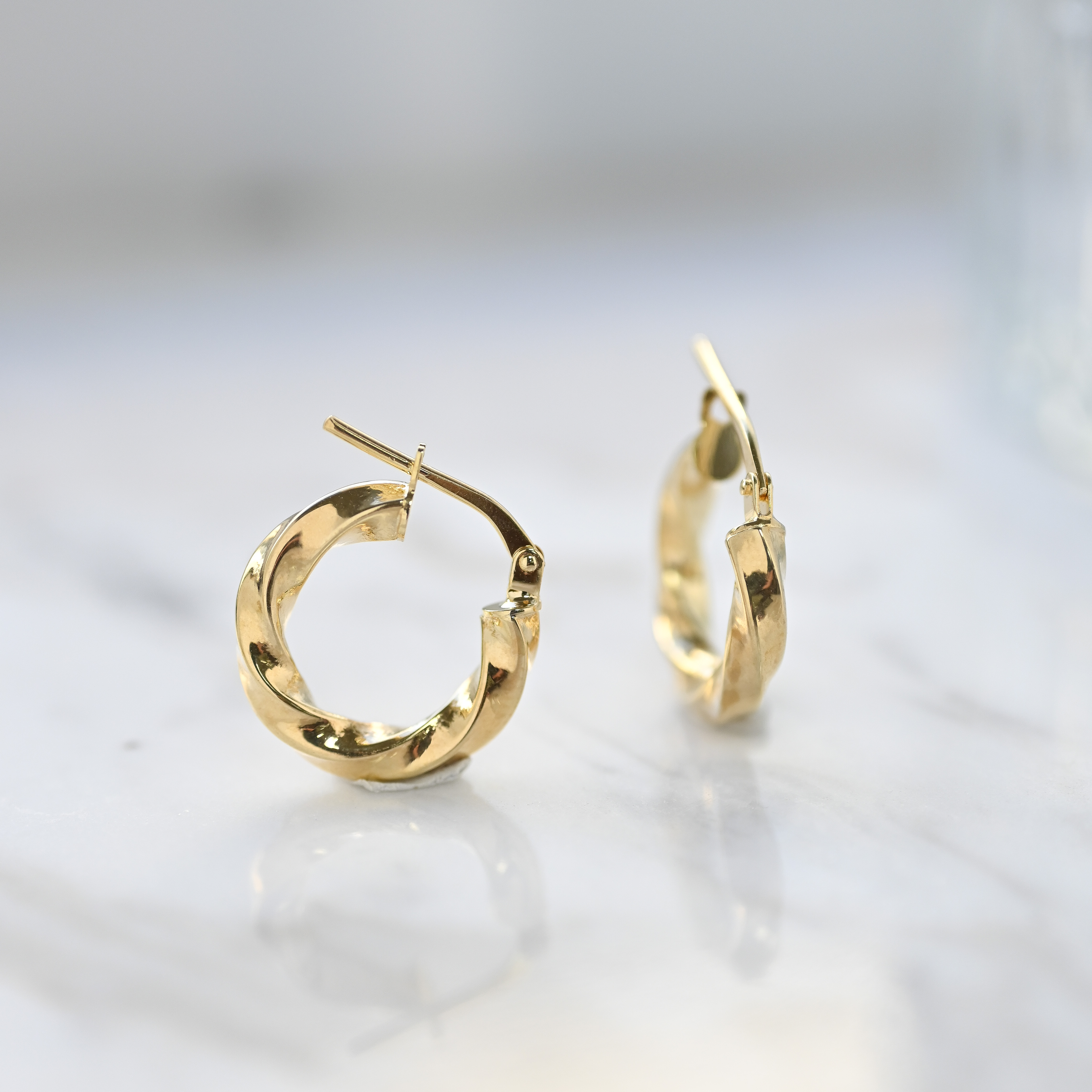 18K Twist Hoop Earring