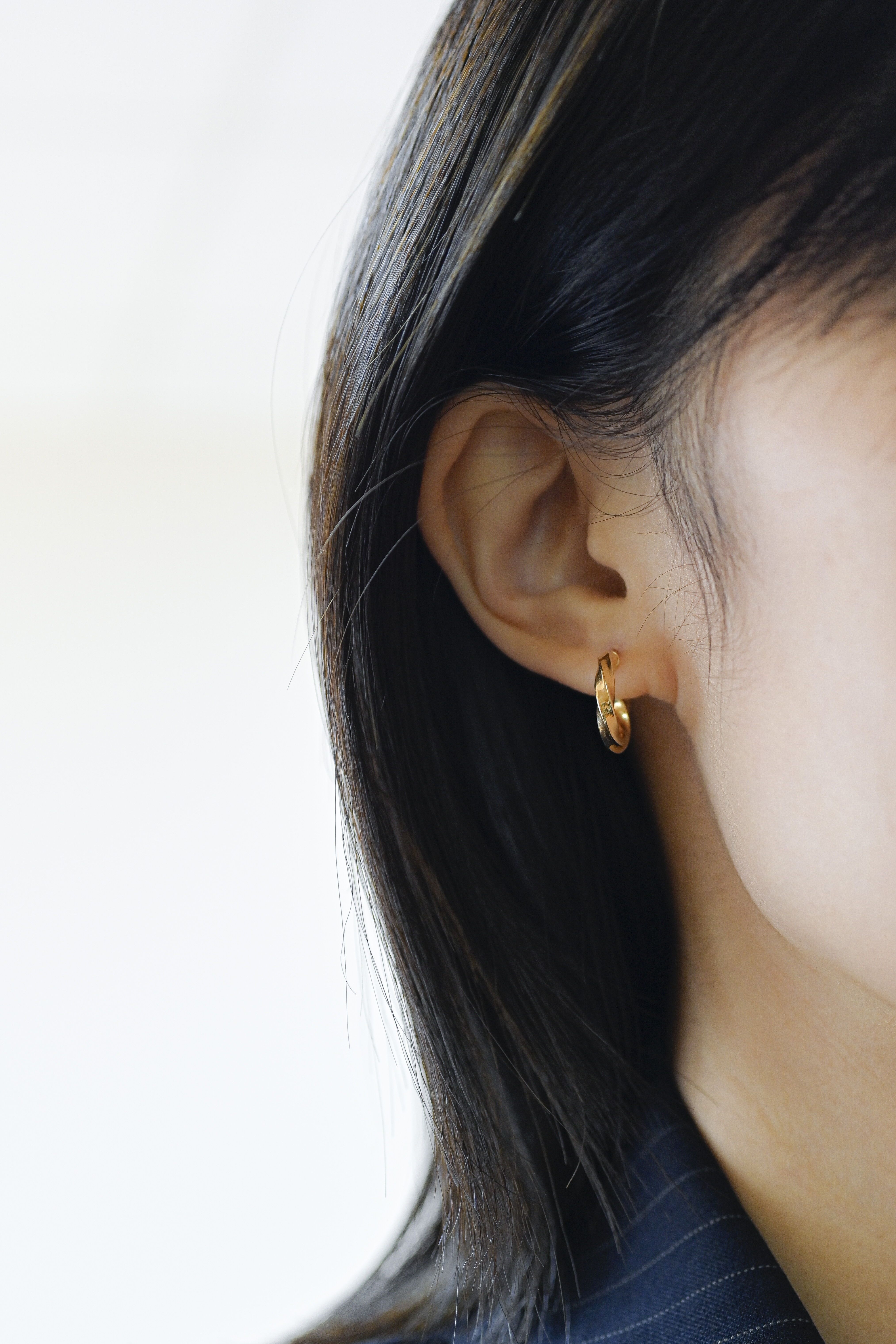 18K Twist Hoop Earring
