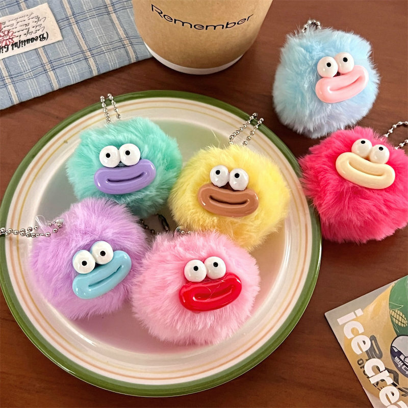 《12050》彩色毛球香腸嘴小吊飾