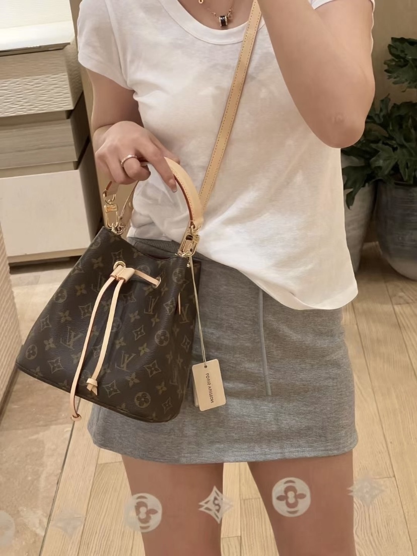 LOUIS VUITTON LV Néonoé BB Monogram 帆布手袋