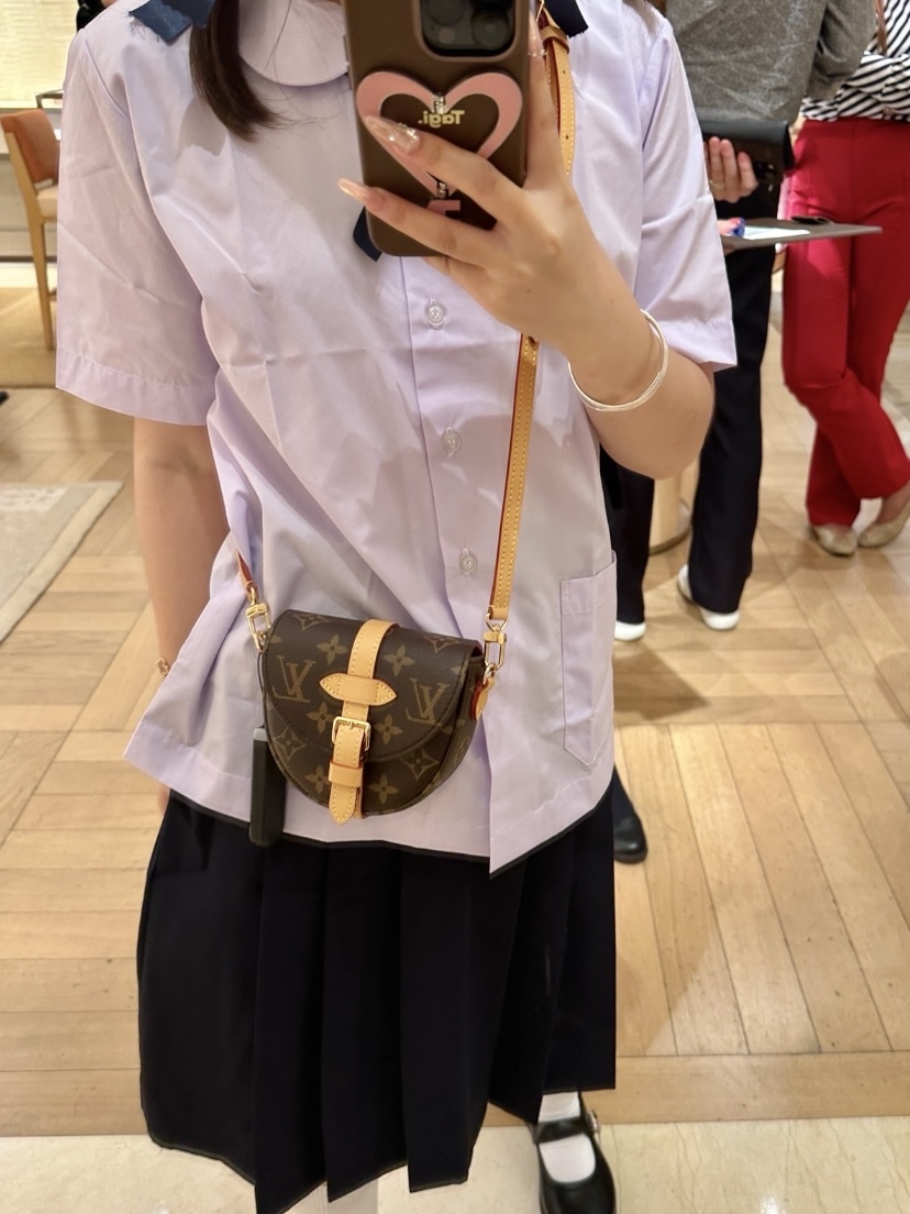 LOUIS VUITTON LV Chantilly Monogram 帆布及牛皮馬鞍斜背袋