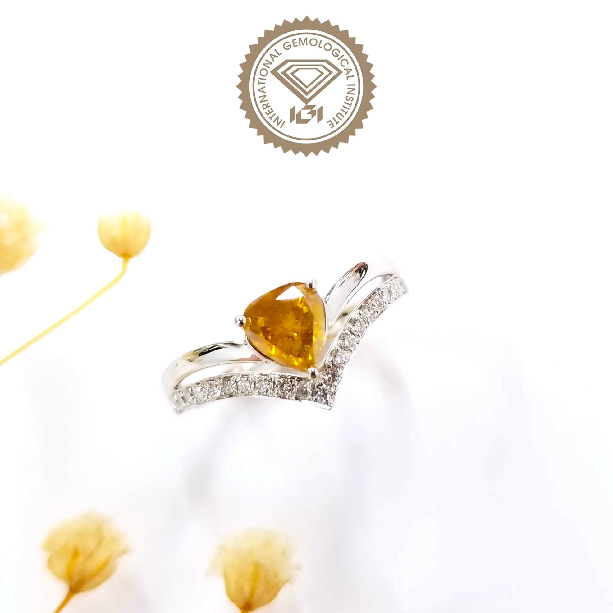 18K Gold 0.75ct Fancy Orange Pear Shaped Diamond Ring