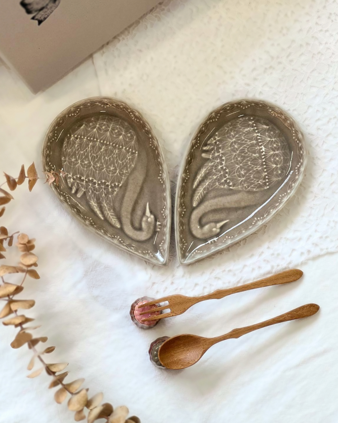 Swan Dessert Plate (2 pcs) Gift Box｜Mashiko ware