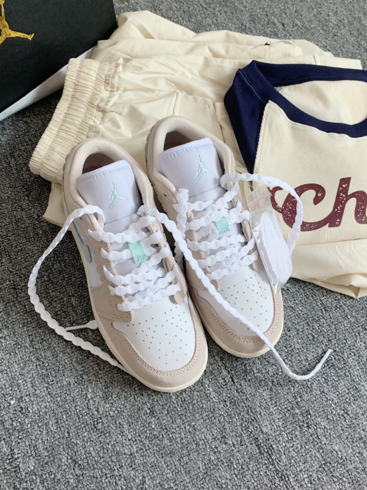 Air Jordan 1 Low SE 女鞋 大童 粉色 繽紛花邊 低筒  休閒鞋 DZ5356-800