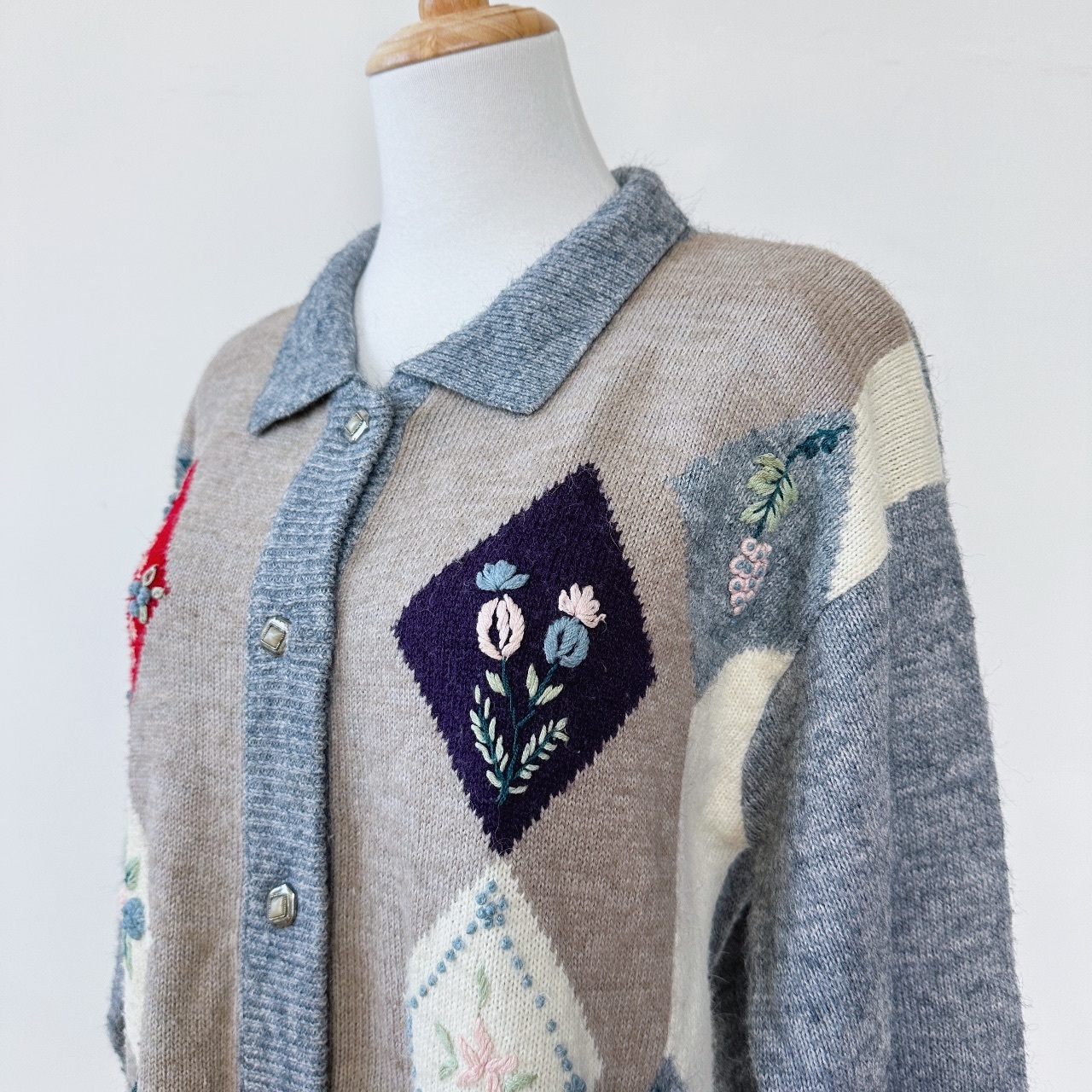 溫柔灰色少女感刺繡碎花毛衣