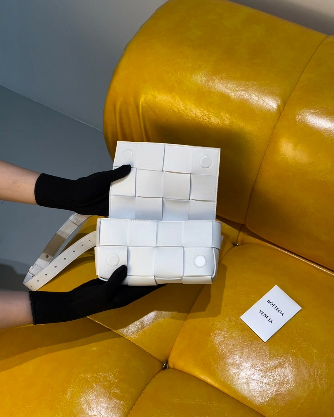 BV｜8格羊皮霧面卡帶腰包 白色