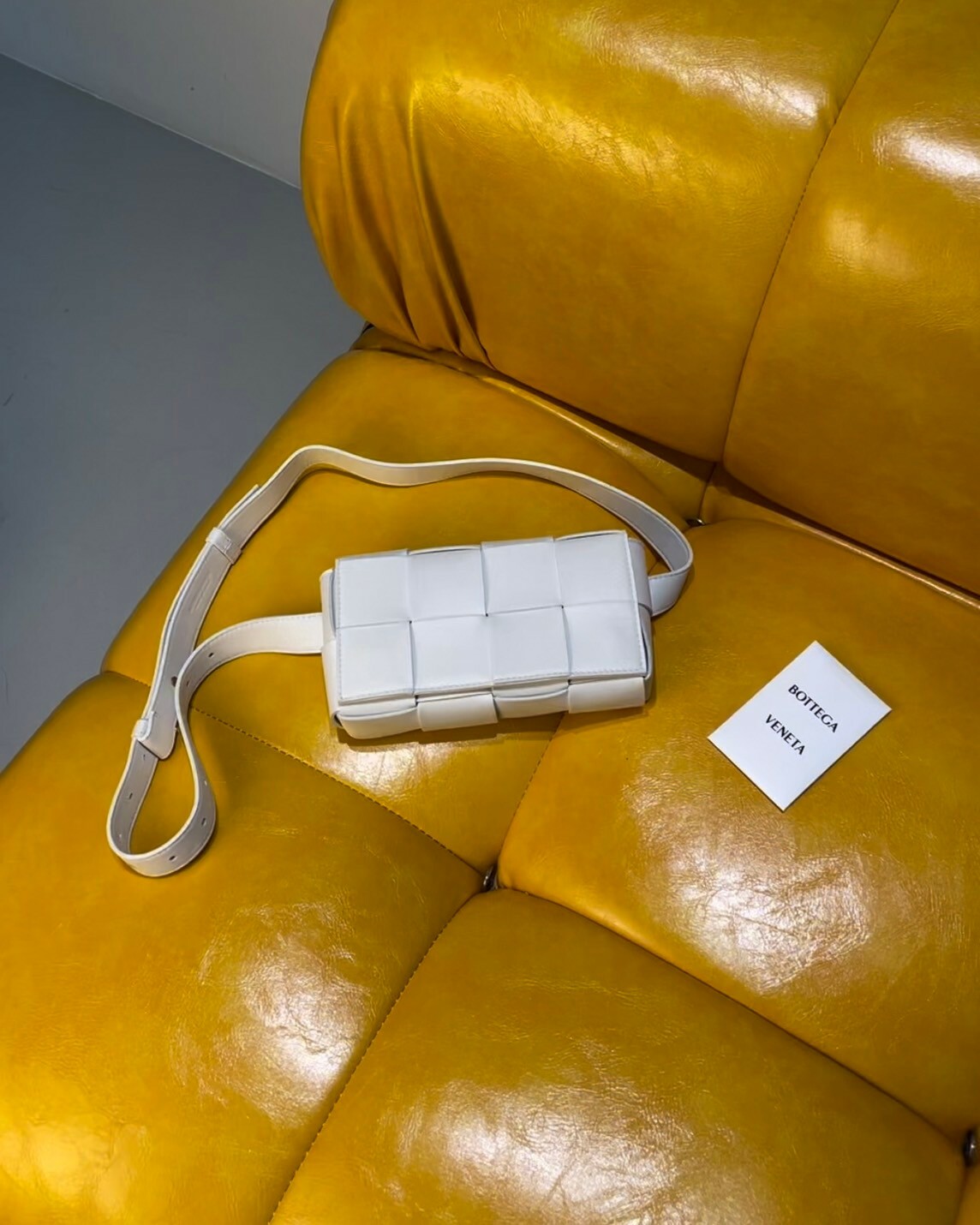 BV｜8格羊皮霧面卡帶腰包 白色