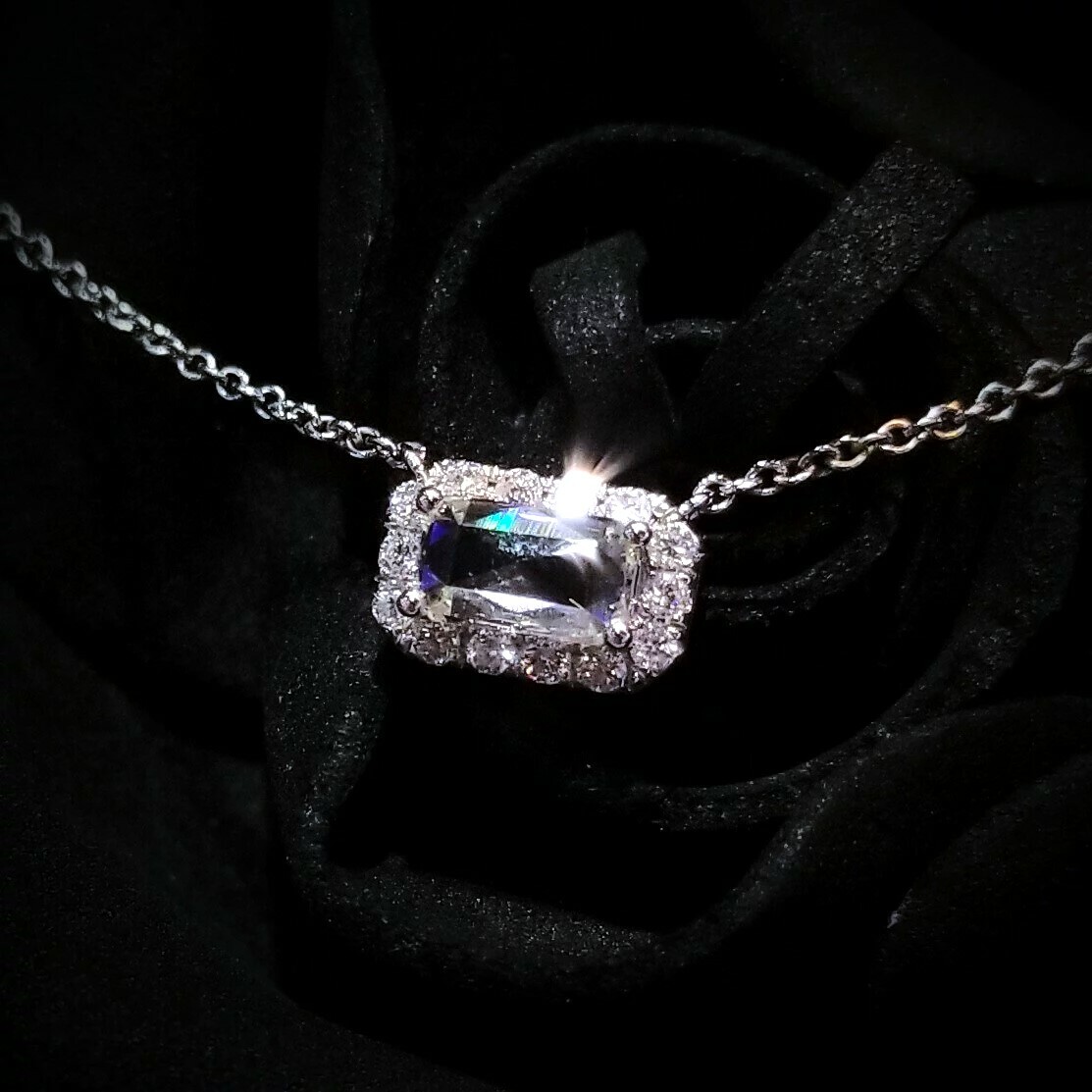 18K White Gold 0.68ct Rectangular Cut Diamond Necklace