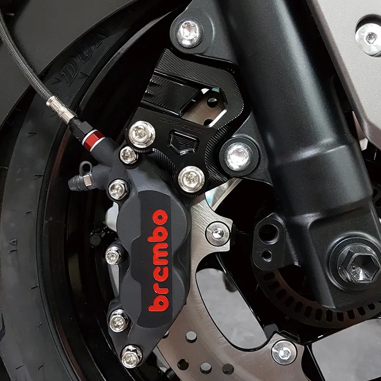 DOGHOUSE 惡搞手工廠 X-MAX 300 進氣鯊鰭對四卡鉗座