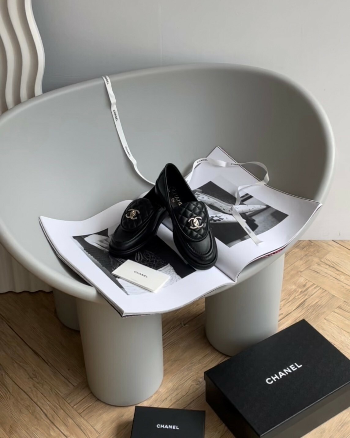 CHANEL｜書包扣標誌樂福鞋 黑色