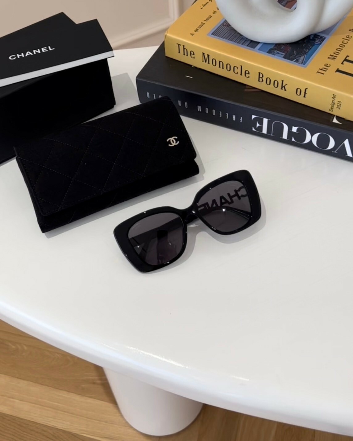 CHANEL｜黑水鑽字母墨鏡