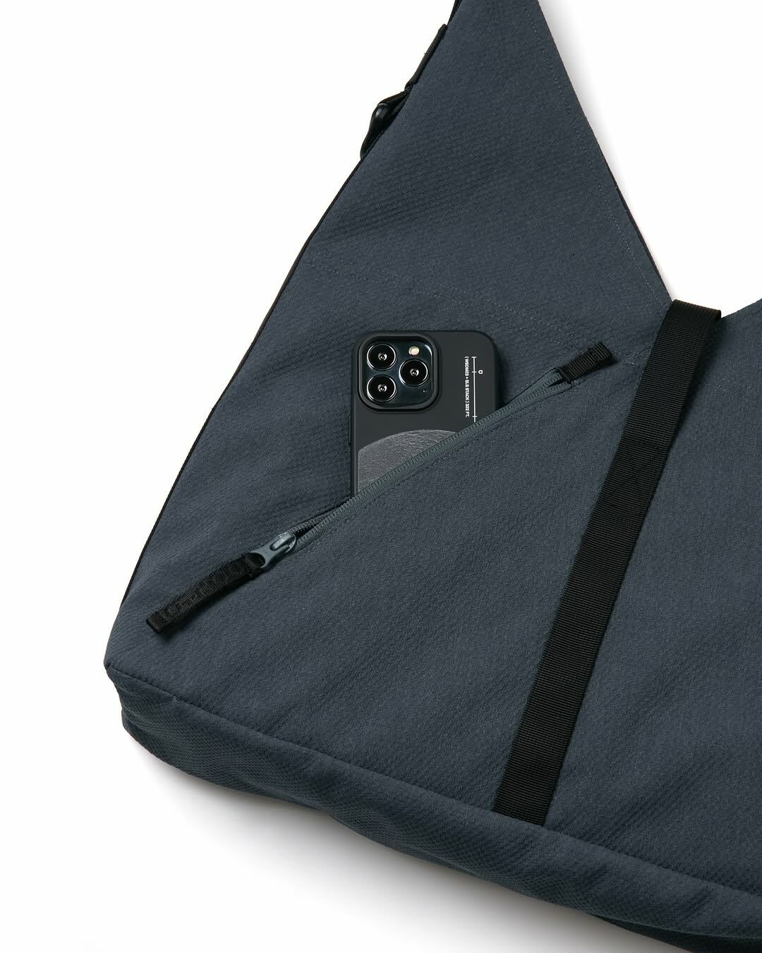 oqLiq x Wisdom AZUMA BAG