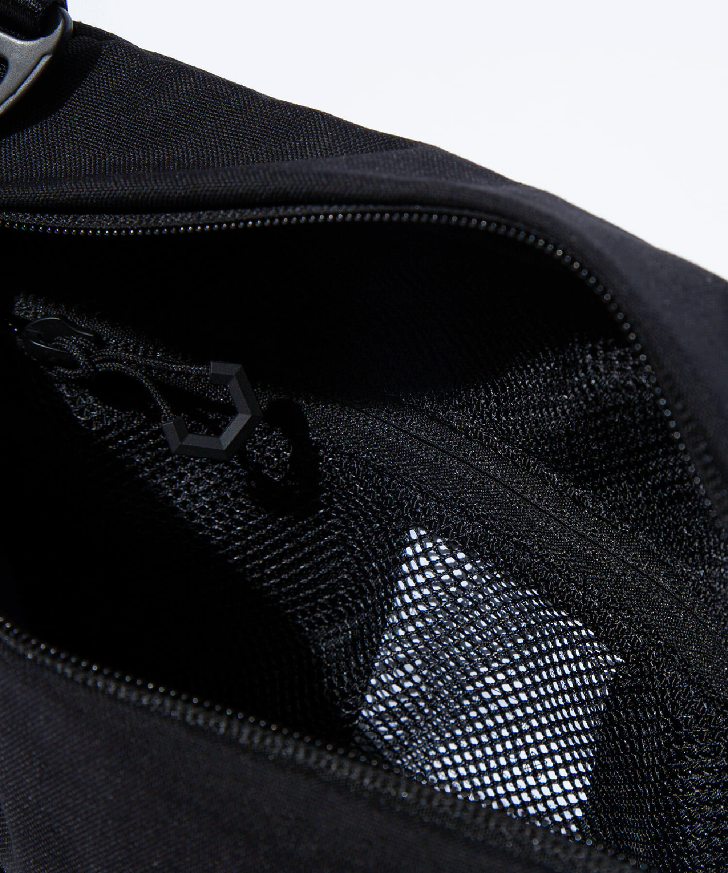 F/CE. CORDURA FIRE RESISTANT SACOCHE - SAGE GREEN, BLACK