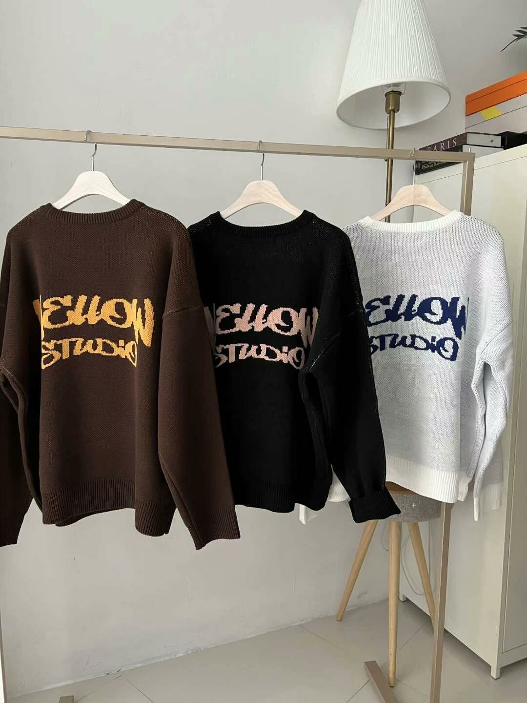 圓領英文字針織衫 KKUKKU-032T