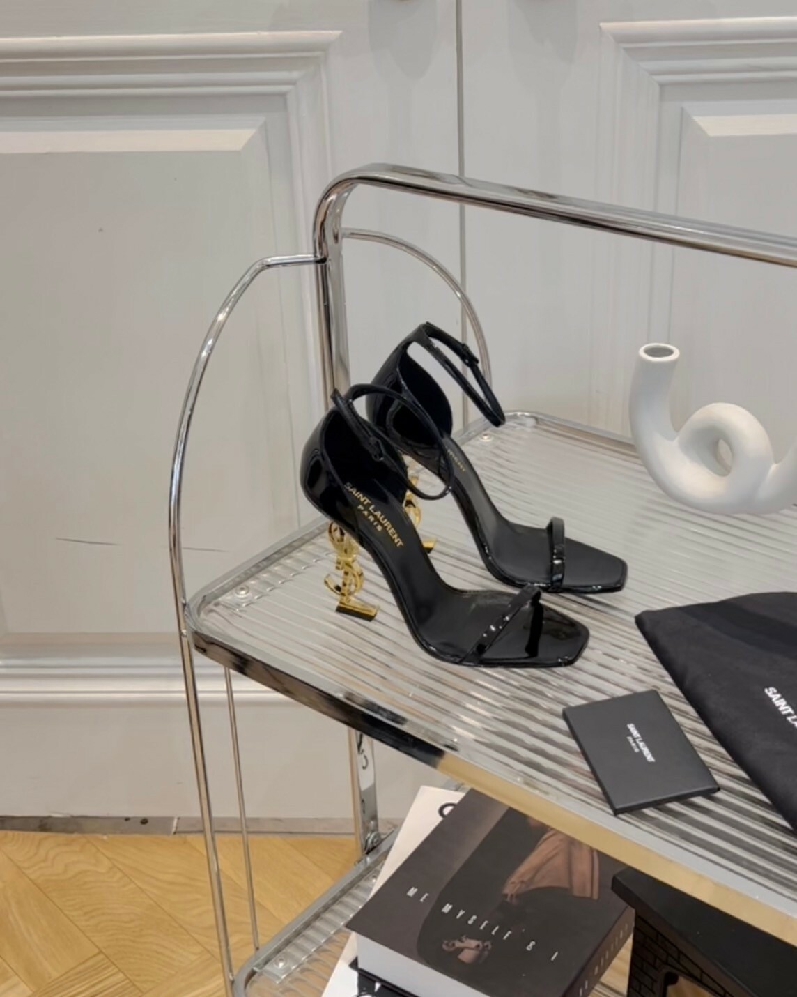 YSL｜OPYUM漆皮LOGO標誌高跟鞋 黑金