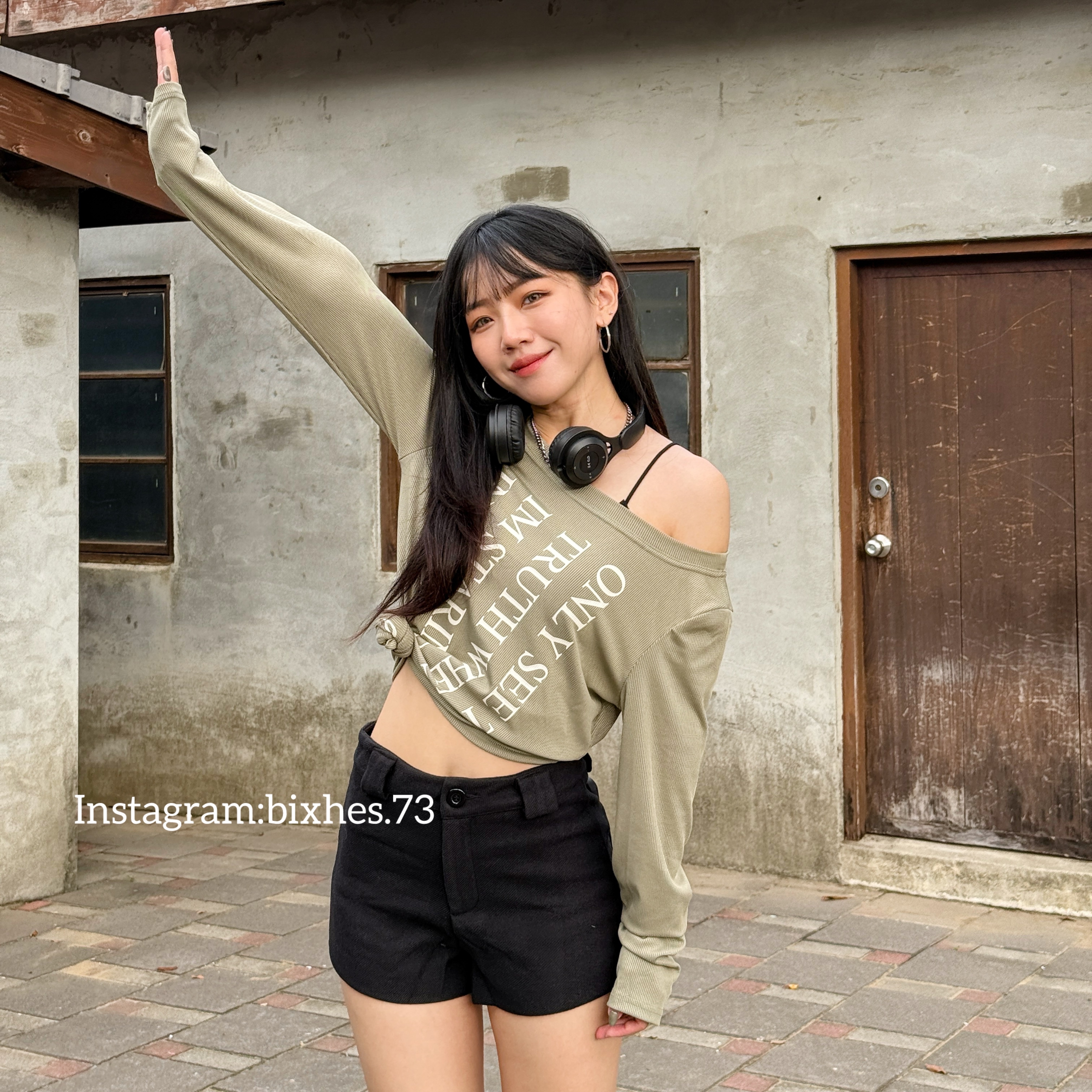 滿版字斜肩長T(B00015)