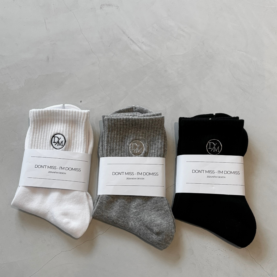 【DM自訂】品牌刺繡標柔軟中筒襪  襪子 長襪 中筒襪 (現貨)