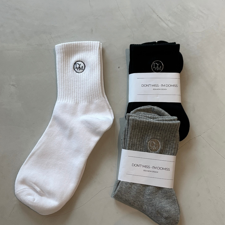 【DM自訂】品牌刺繡標柔軟中筒襪  襪子 長襪 中筒襪 (現貨)