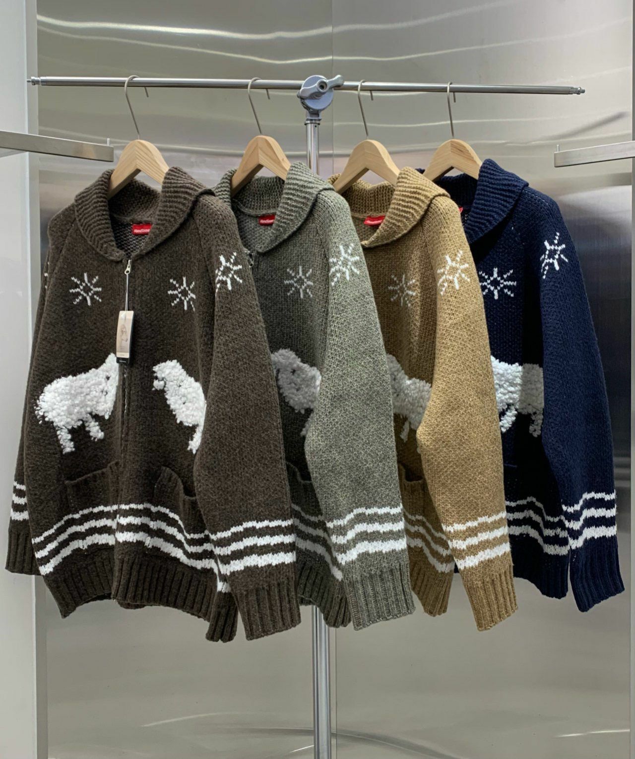 反領棉羊圖案拉鍊針織外套 HAND-049JK