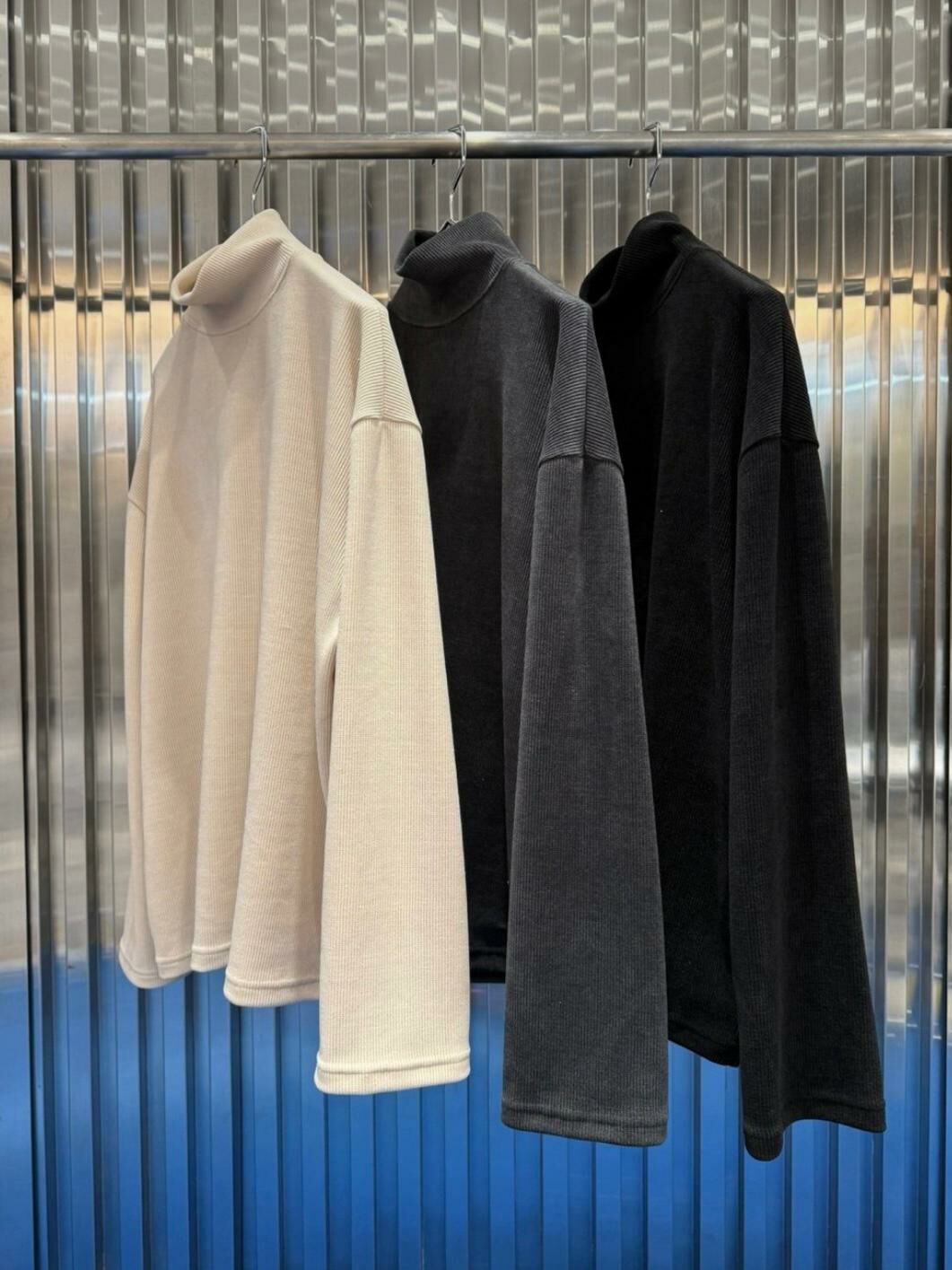 淨色樽領長袖衫 LEGIT-T032