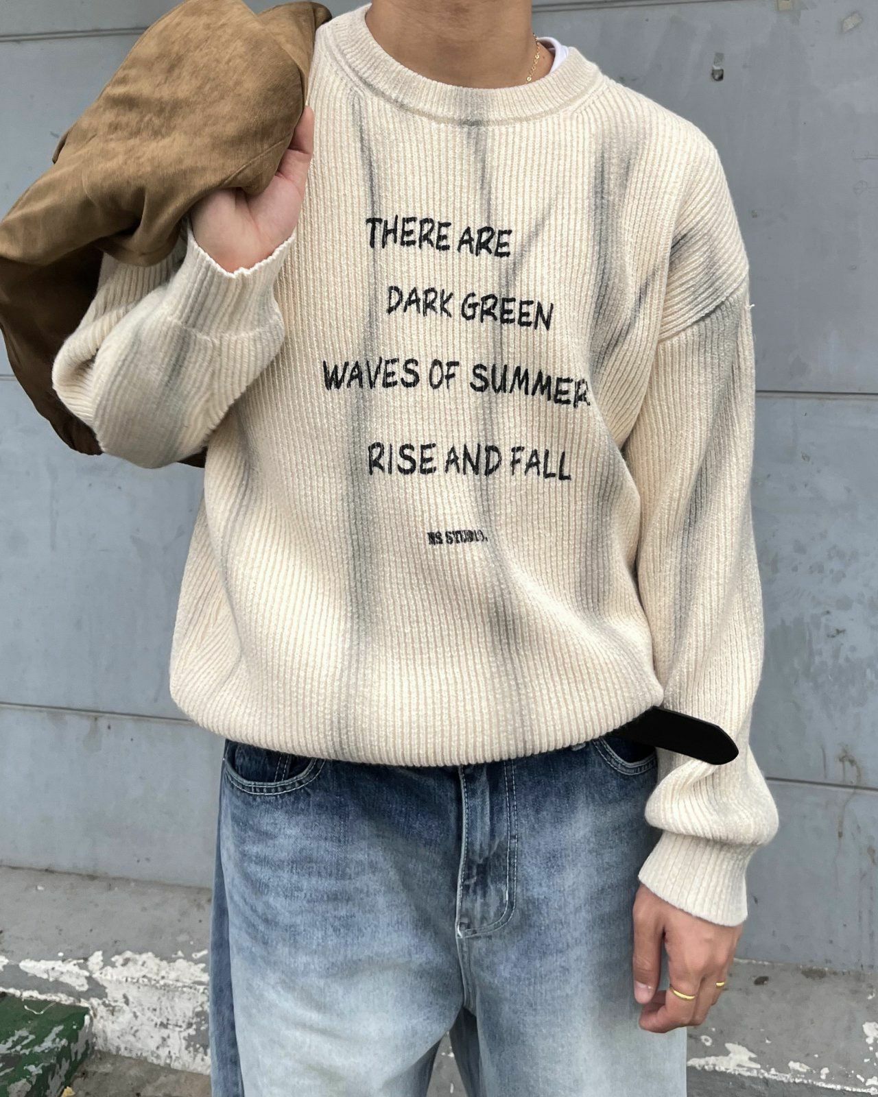 仿污圓領英文字針織衫 Not-025T