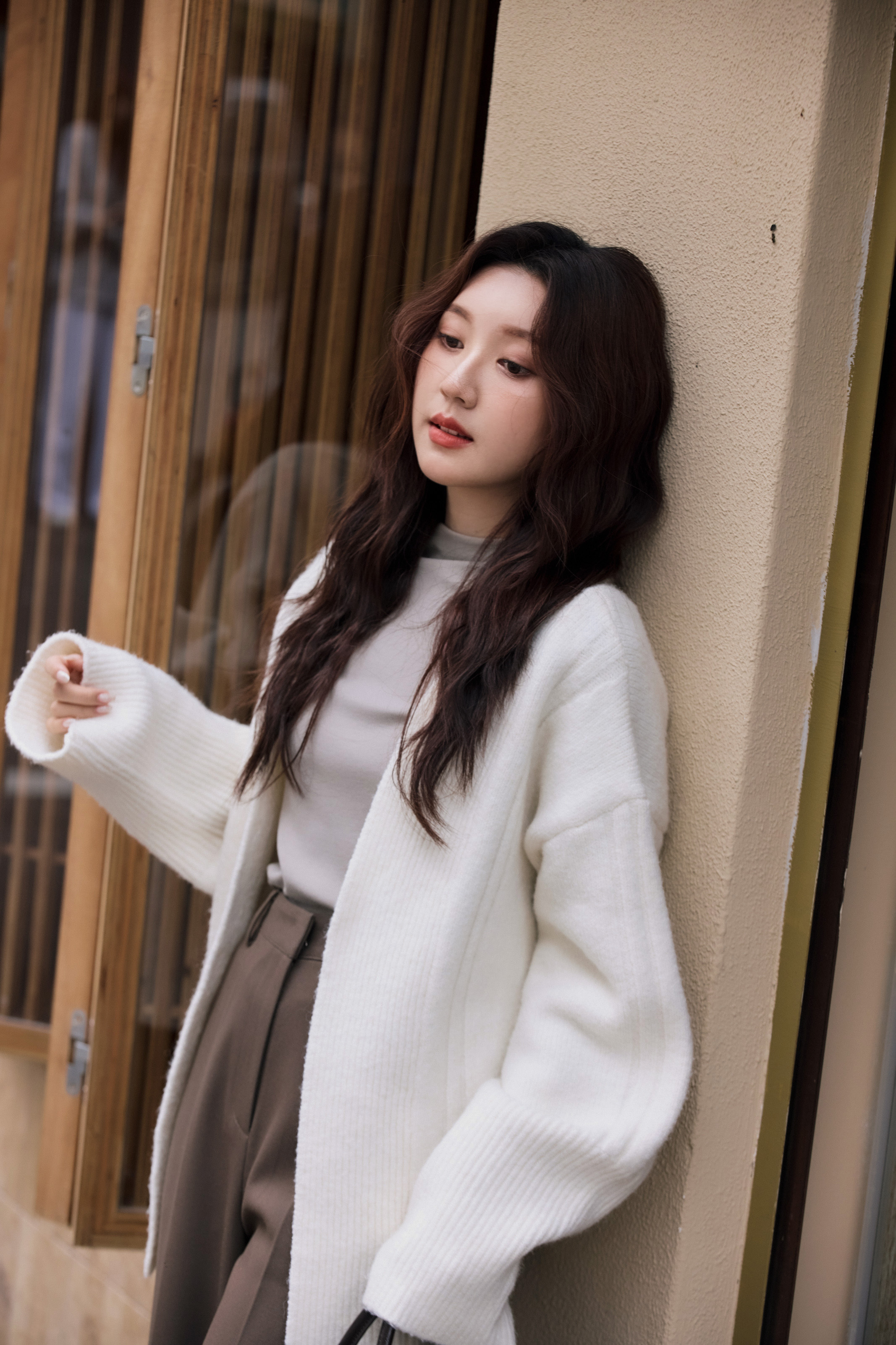 guten made/坑條壓紋厚針織開襟外套（附綁繩）-白