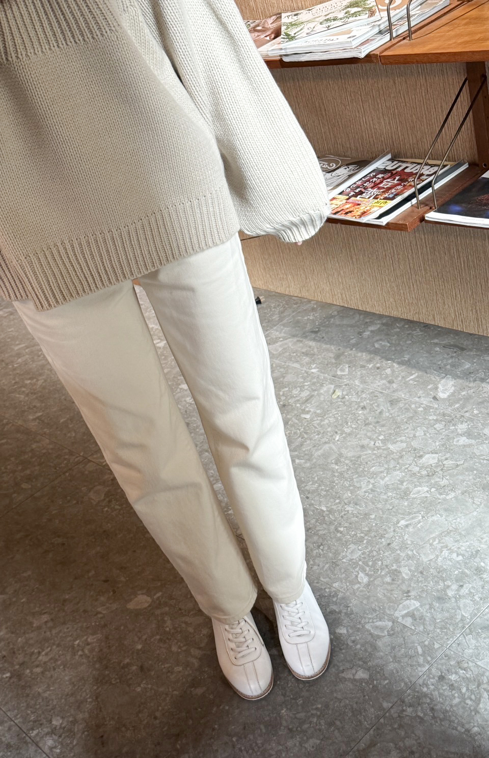 guten made/挺版提臀高腰斜紋直筒米白褲