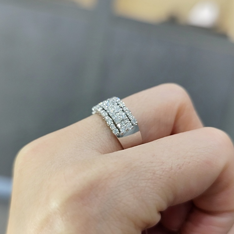 18K白金鑽石戒指