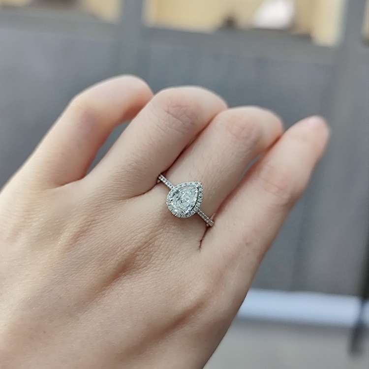 18K白金梨形鑽石戒指(IGI 証書)