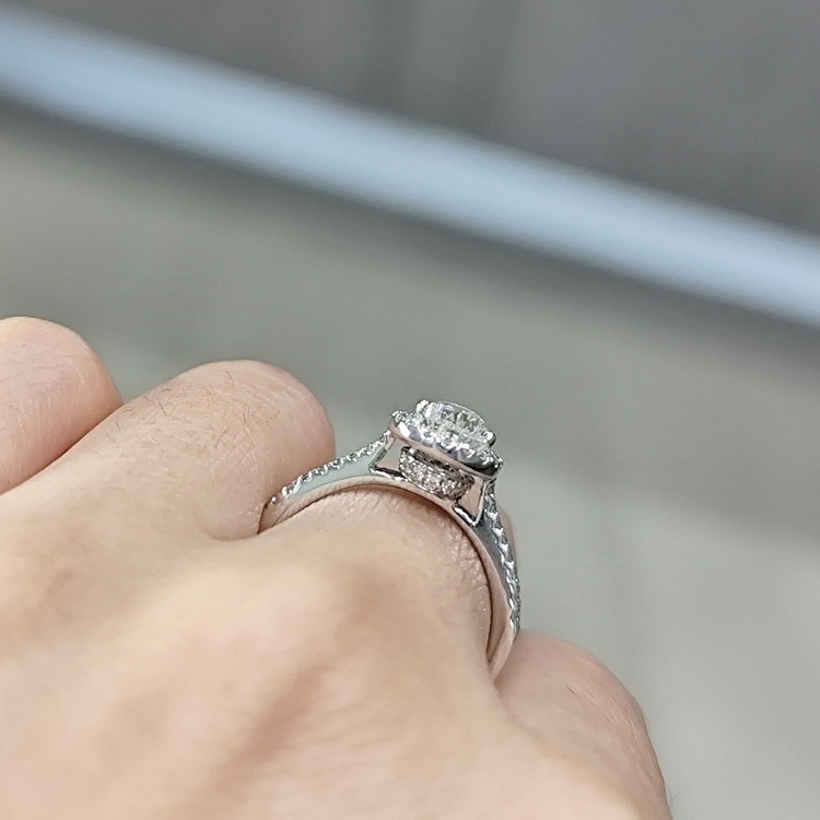 18K白金梨形鑽石戒指(IGI 証書)