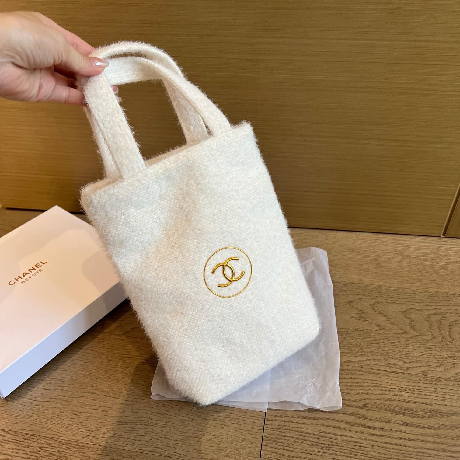 N5雪白絨手提袋