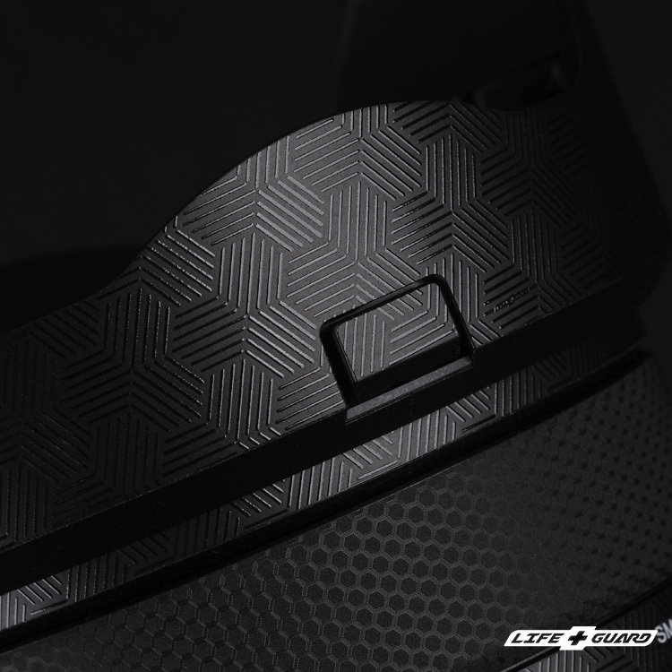 LIFE+GUARD SONY FE 28-70mm F2 GM 鏡頭貼膜遮光罩展示圖，LIFE+GUARD 六角光幻風格設計